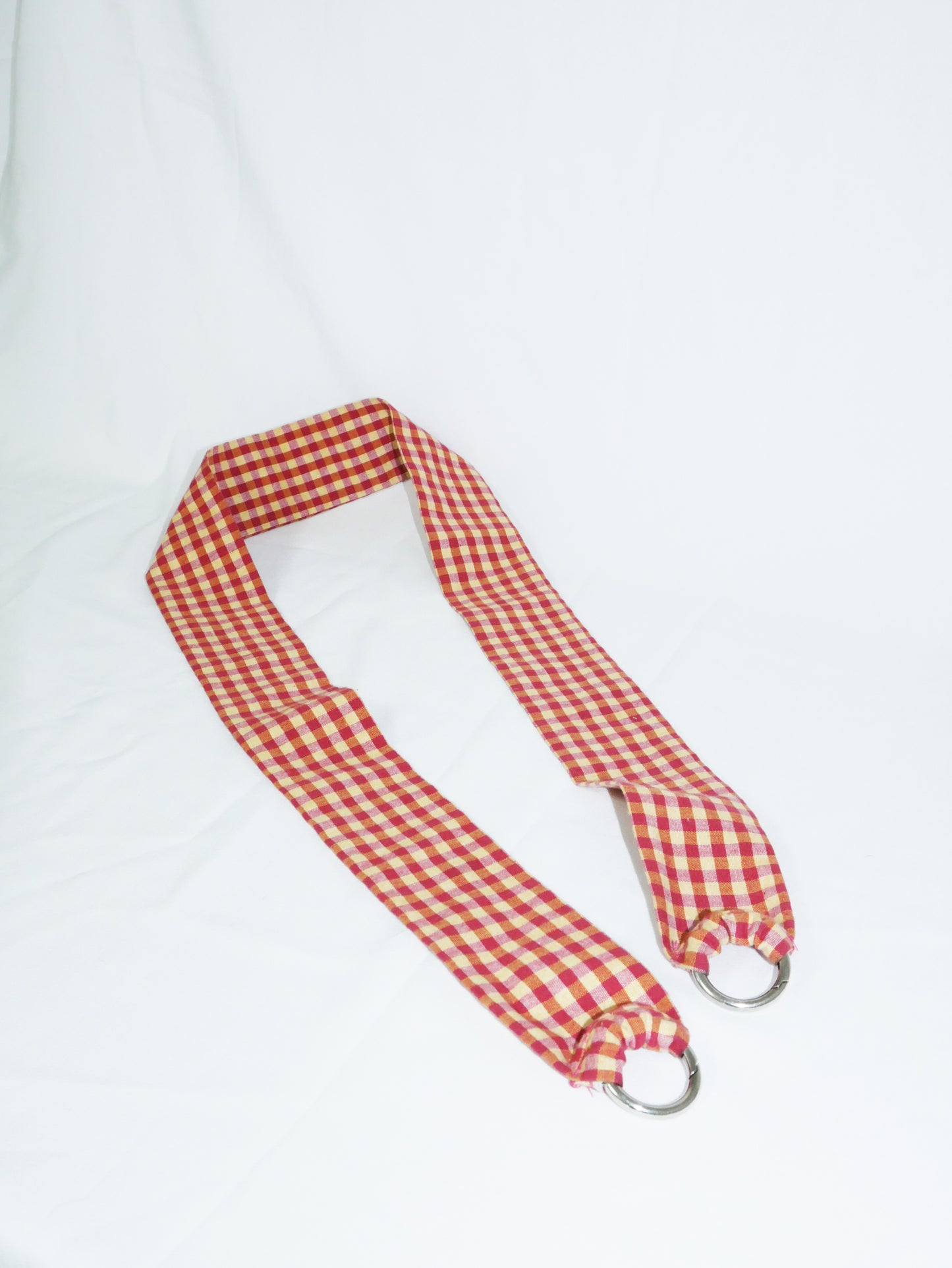 Cuelga móvil vichy rojo
